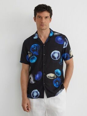 REISS Men’s Short Sleeve Jellyfish Print Gleam Cuban Shirt, Black & Blue, Medium